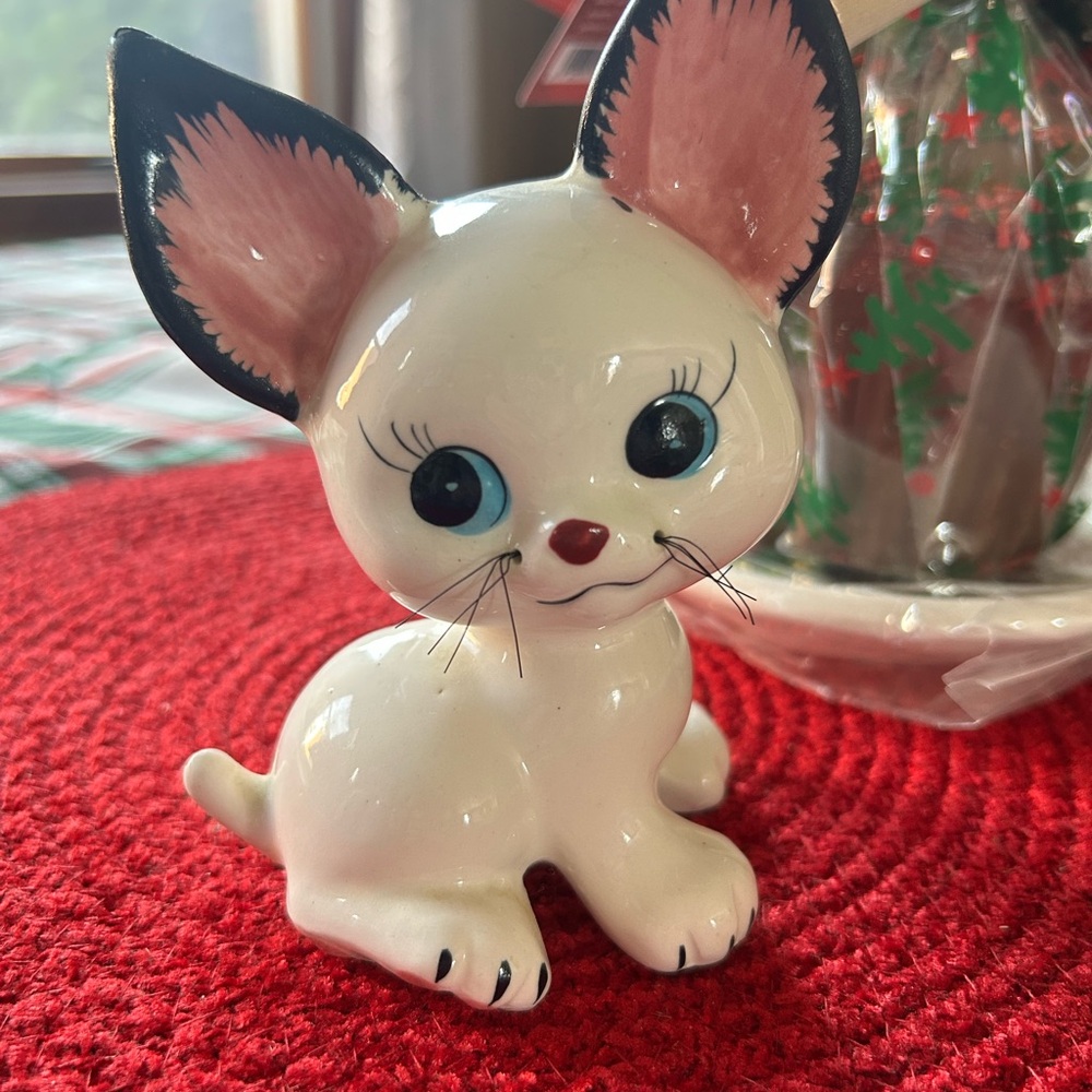 Ceramic Vintage White Kitty Cat Figurine Blue Eyes Pink Ears Whiskers 1970s
